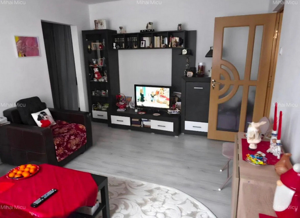 Apartament 2 camere, semidecomandat - zona Florilor