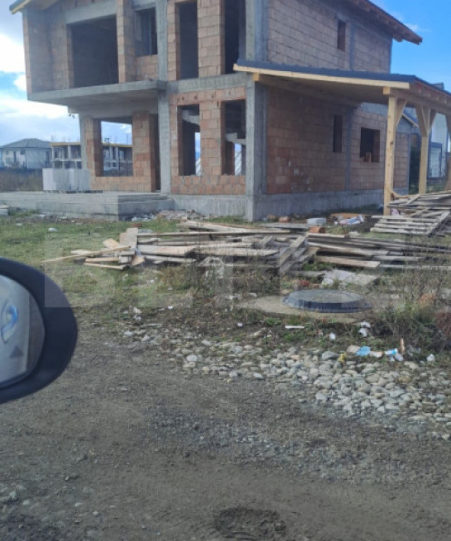 Casa individuala 4 camere Cristian,casa la rosu!