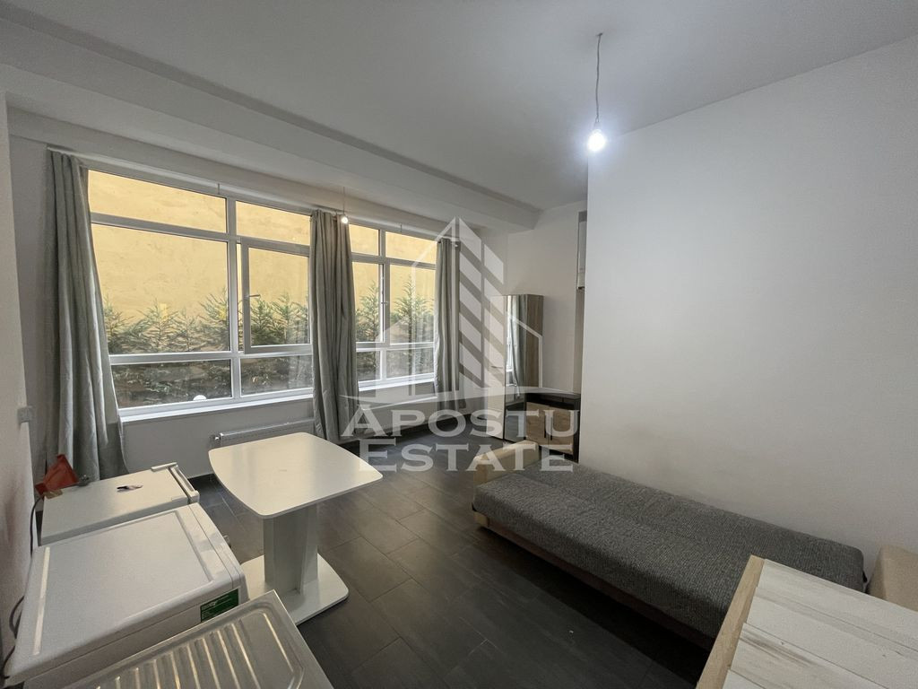 Spatiu comercial + loc de parcare, 23 mp, Zona Soarelui