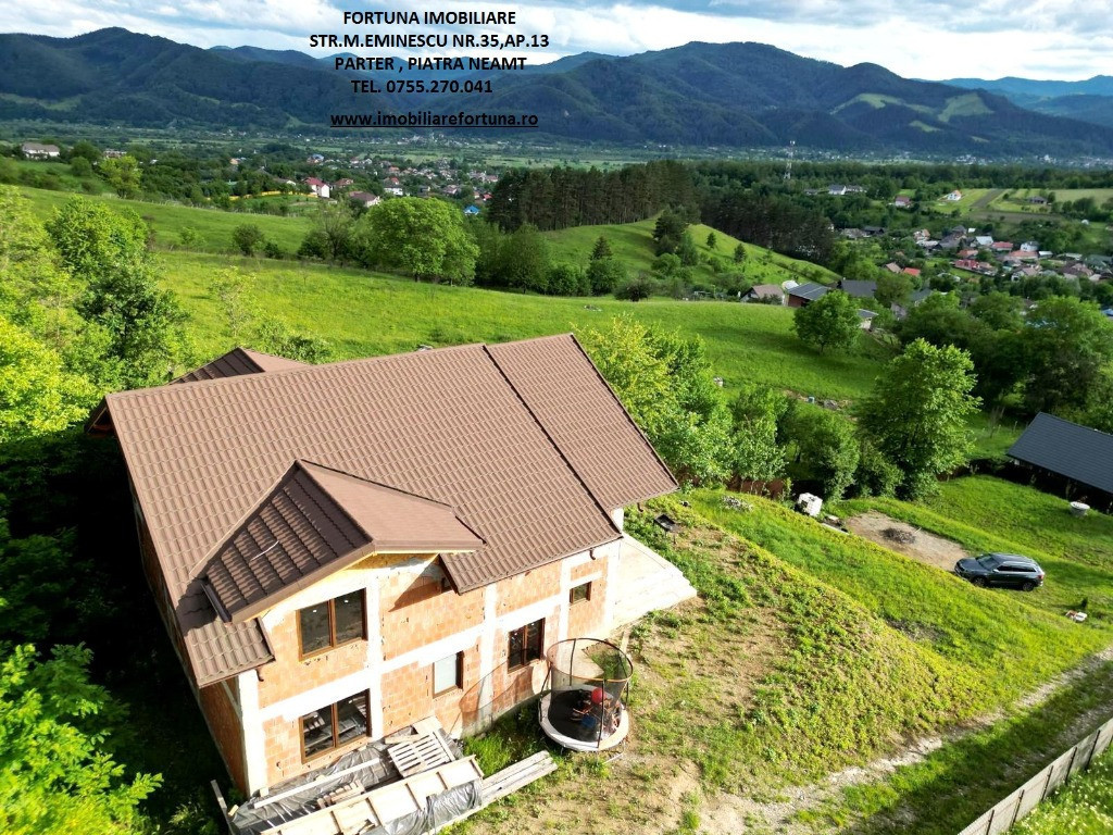 Casa la rosu D+P+E si teren 873 mp, sat Bistrita