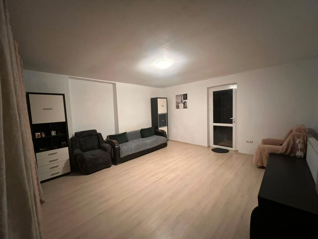 De vanzare – Apartament la casa, etaj 1, complet mobila...