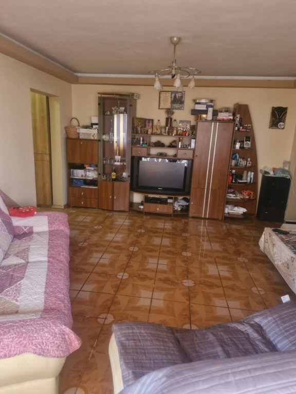 Apartament 3 camere Brosteni - Colegiu