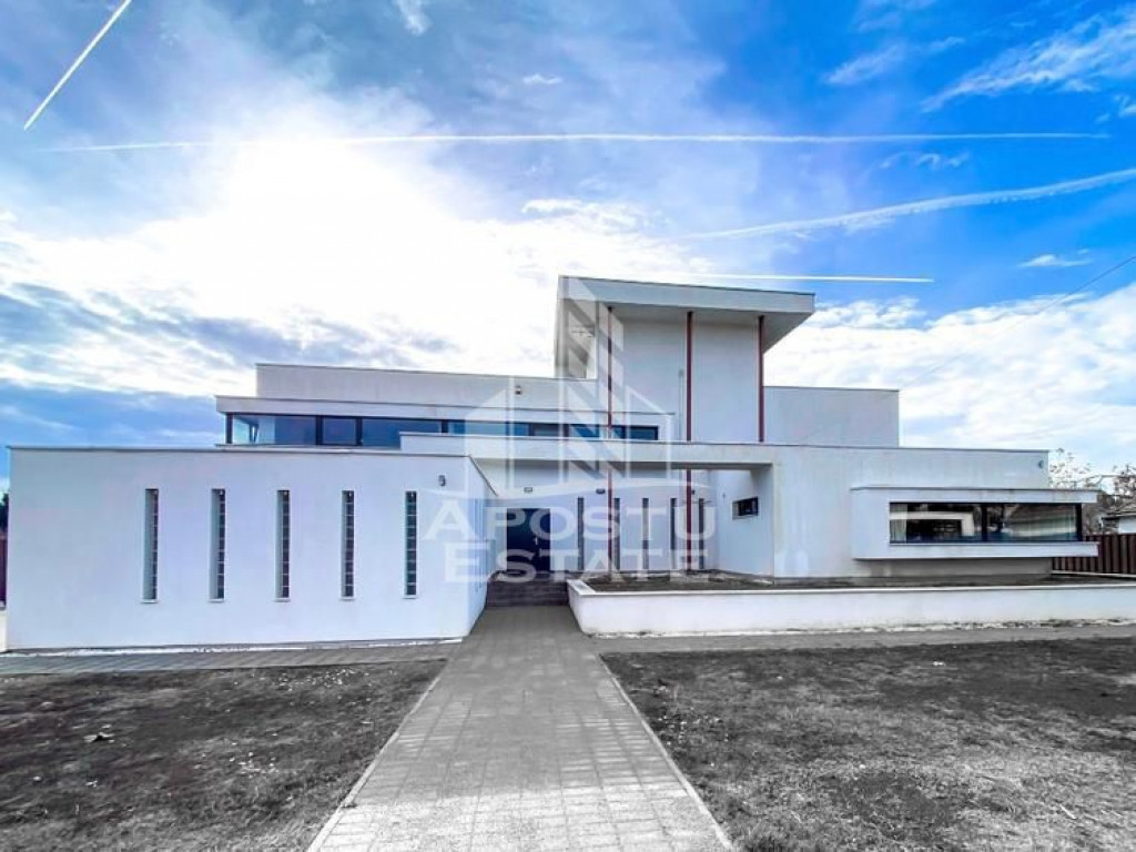 Casă/vilă/spațiu comercial–650mp utili/teren 3000 mp