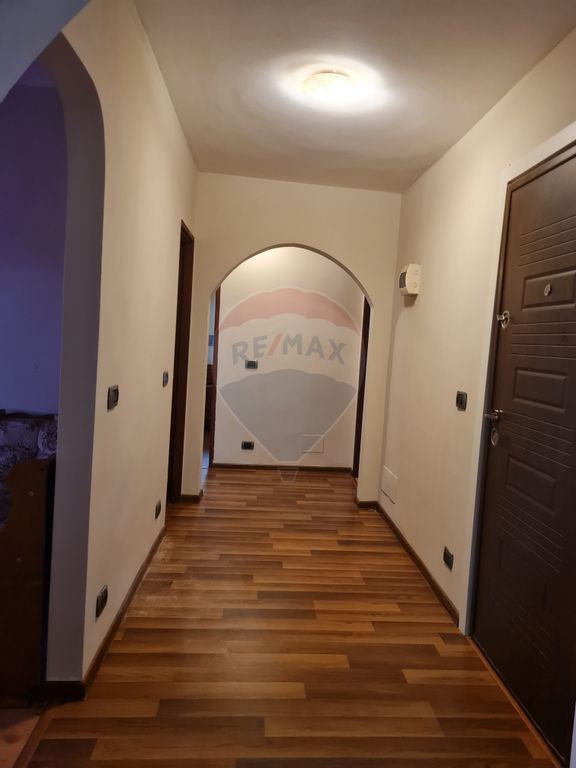 Apartament cu 4 camere de închiriat langa spitalul judetean