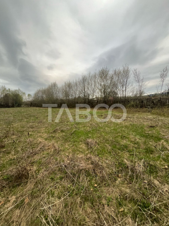 Teren intravilan de vanzare 550m front 21 m utilitati la 120