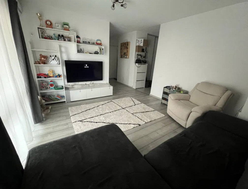 Apartament 3 camere, decomandat - zona Sanpetru