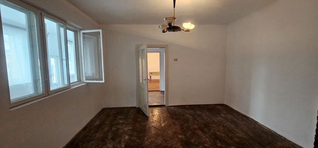 Casa din caramida – Zona Centrala, Parc CFR – Pret 17...