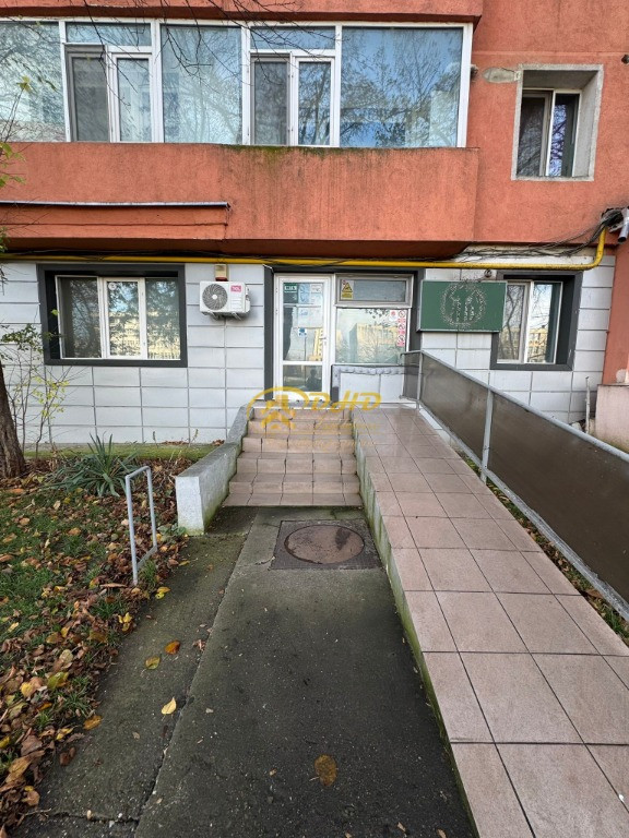 Spațiu comercial - Podu Roș