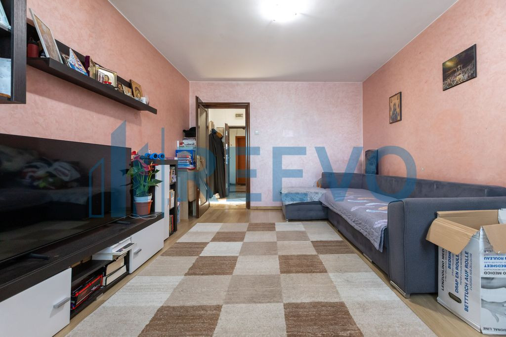 Apartament de vanzare cu doua camere, decomandat - str Co...