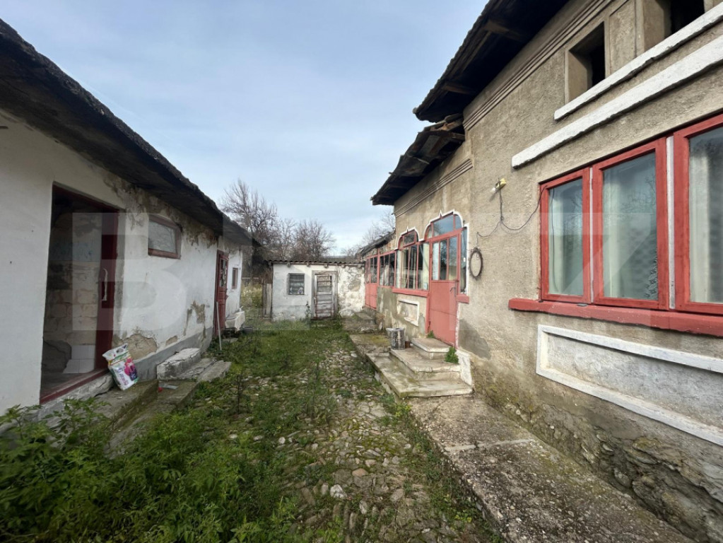 Casa 67 mp, 2727 mp teren, 1190 mp extravilan, zona Doicesti