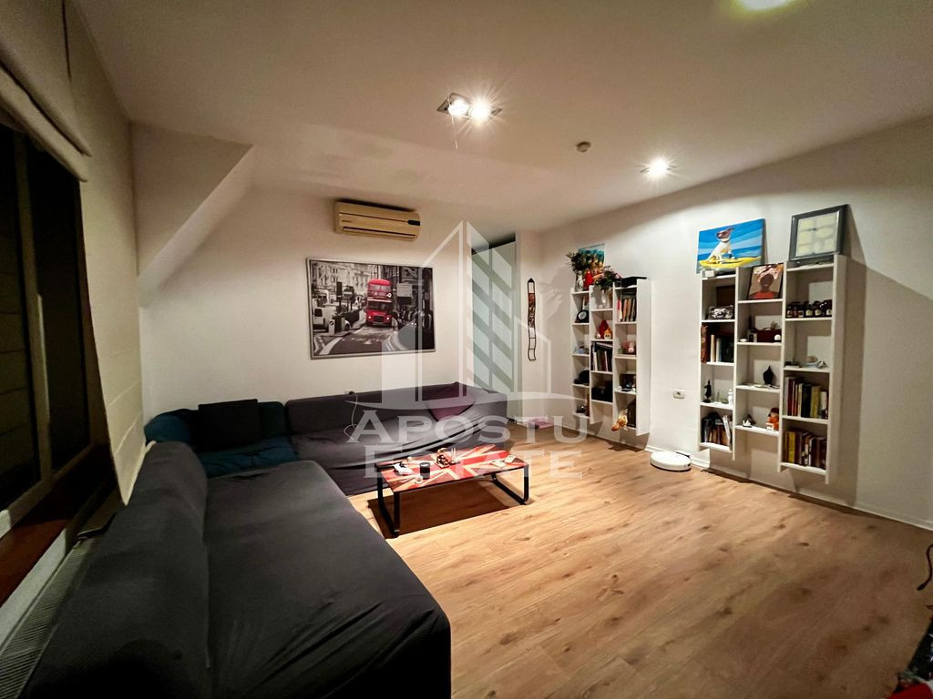 Apartament 3 camere la mansarda , zona Simion Barnutiu/Mo...