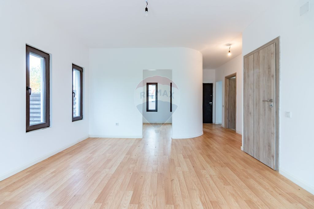 Casă / Vilă cu 5 camere de vânzare Tunari, Dimieni