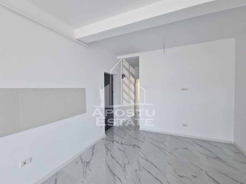 Apartament cu 2 camere, nemobilat, zona Giroc, Loc de par...