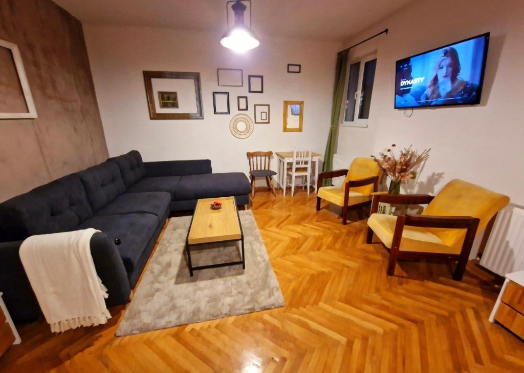 Apartament 2 camere, semidecomandat - zona Centru Istoric