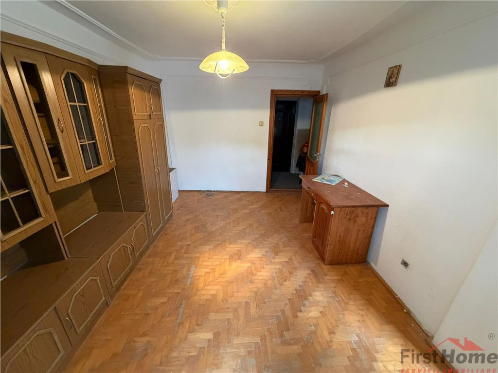 Garsoniera de - etaj 1 - 27mp - zona Brailei - Quattro