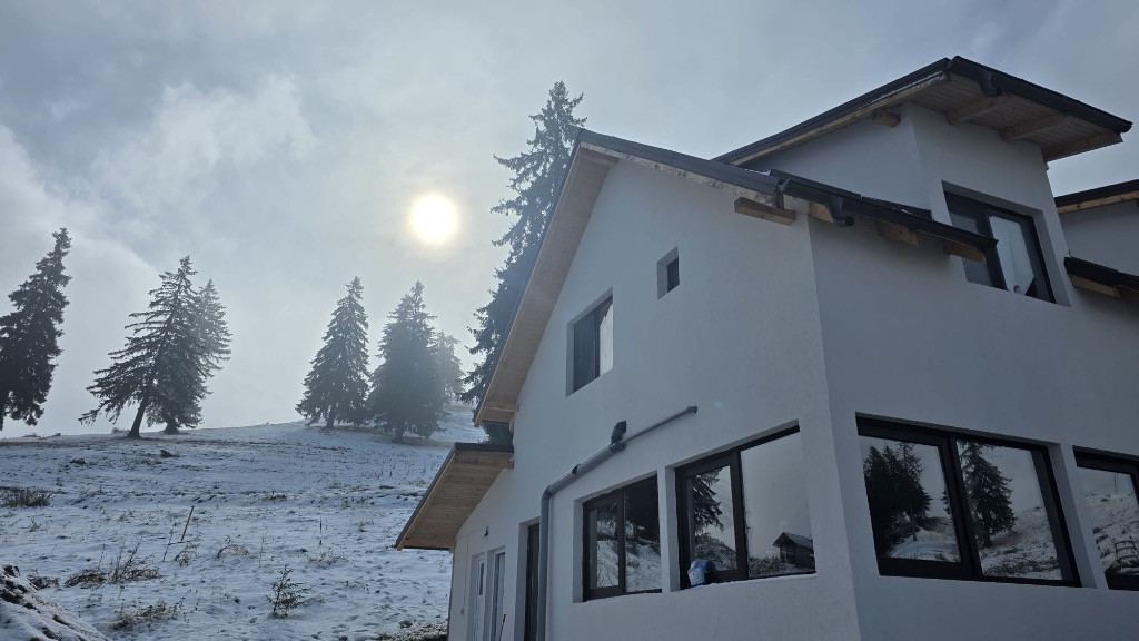 Pensiune in varf de munte Dambovicioara, Fundata