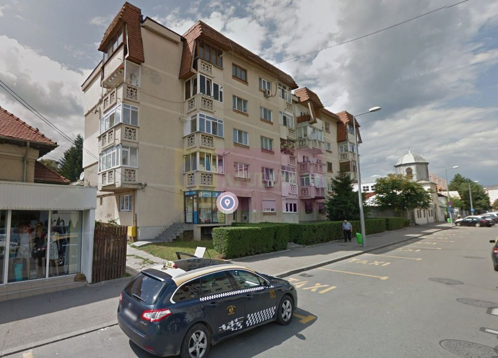 Apartament de vanzare cu 2 camere (cu vad comercial)