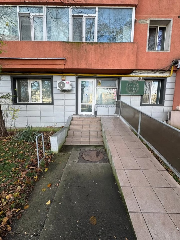 Spațiu comercial, zona Podu Roș, la bulevard