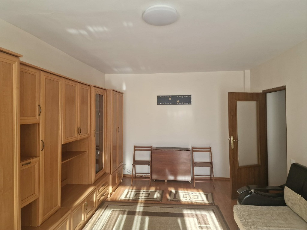Apartament 1 camera str.Privighetorii la cheie 42mp balcon et.3 bl.nou