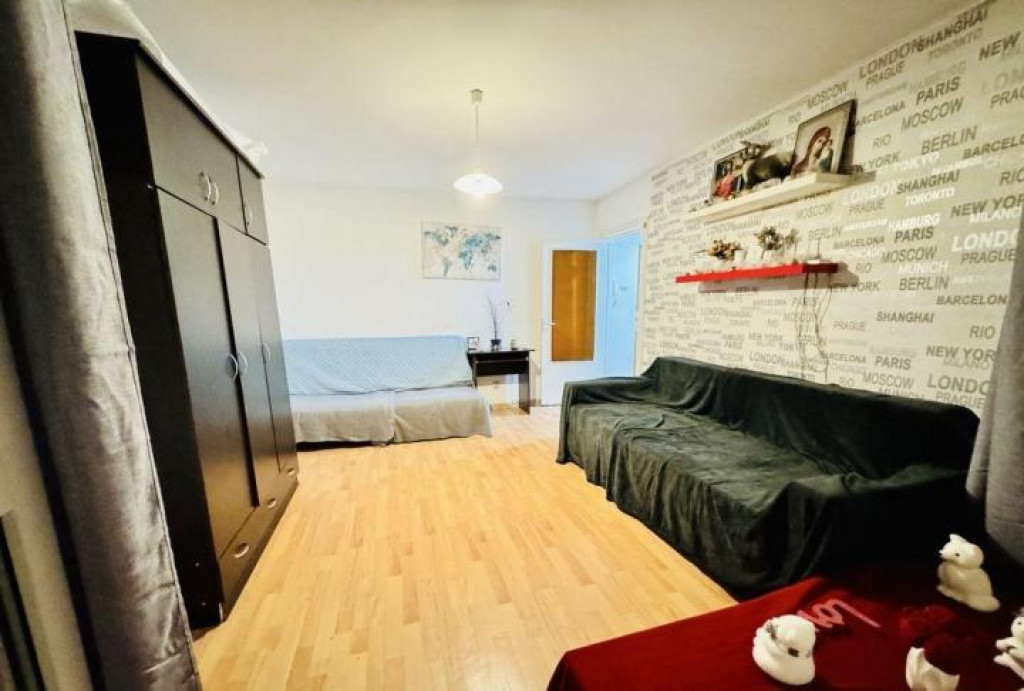 Piata sudului etaj 7 decomandat