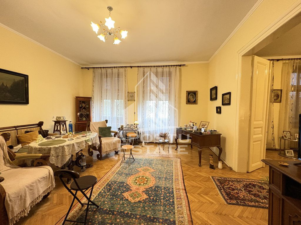 Apartament 2 camere, etaj intermediar, cu garaj in cladir...