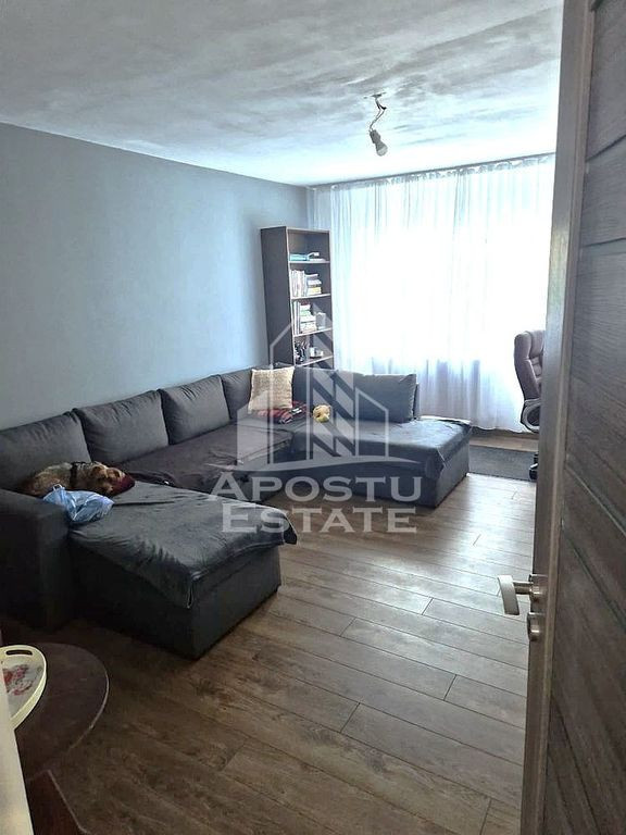 Apartament cu 2 camere, decomandat, centrala, zona Soarelui
