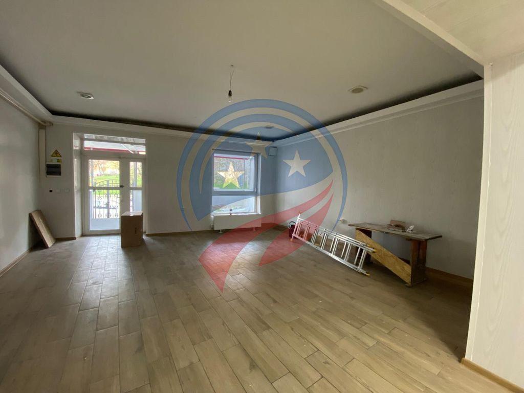 SPATIU COMERCIAL STRADAL 200M STRADA CARACAL