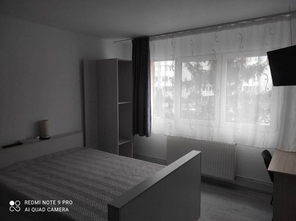 Garsoniera decomandata etaj intermediar zona Astra