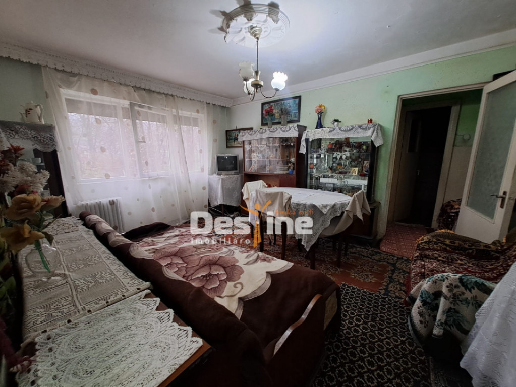 MIRCEA CEL BATRAN, Apartament 2 camere, semidecomandat, 63.9