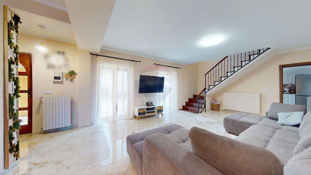 Doua case, 8 camere- oportunitate business - Bod, 2164 mp...