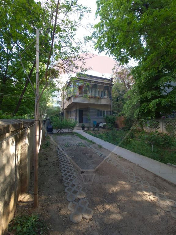 Casă / Vilă cu 11 camere de vânzare în zona Iancului