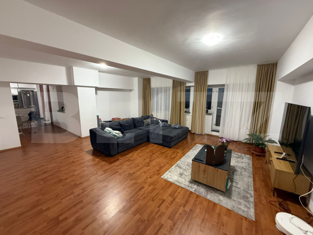 Apartament 4 camere, 140 mp, zona Piata Mare