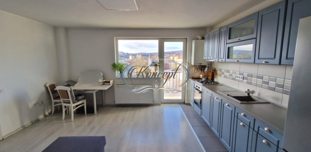 Locuinta luminoasa cu balcon si garaj subteran