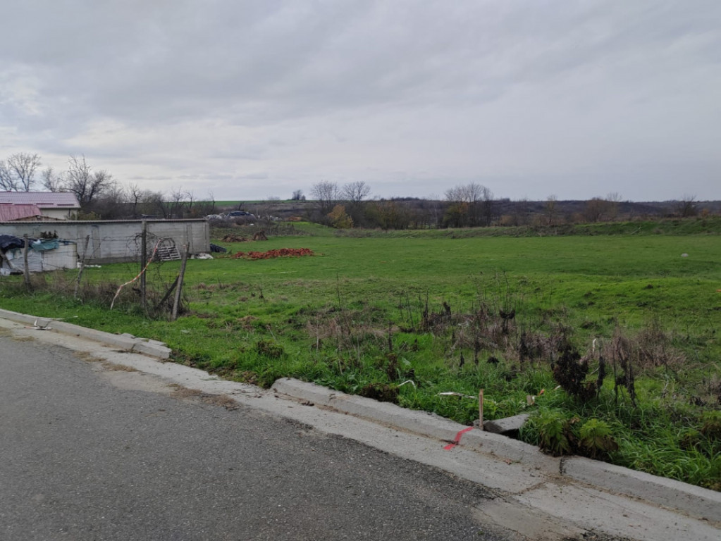 Teren Mischii - 760 mp la asfalt , toate utilitatile