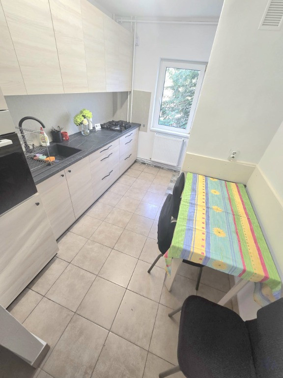 Apartament 2 cam renovat Manastur-Big,et.2,48mp+2 balcoane,CT,mobilat