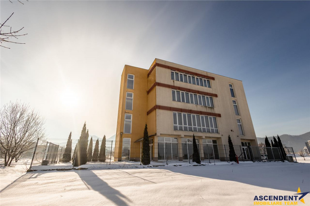 Spatiu Comercial, stradal, vitrinat, Grivitei, Brasov.