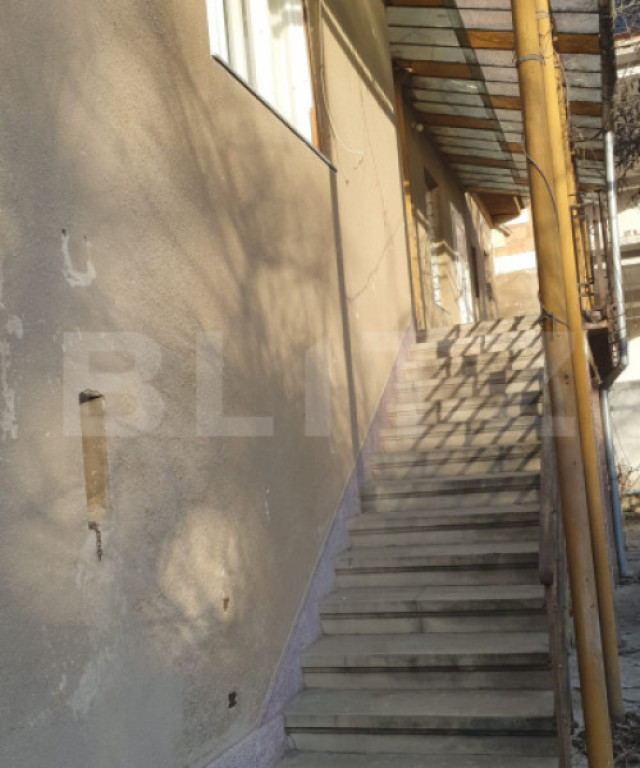 Casa de vanzare, 220 mp, SEMICENTRAL