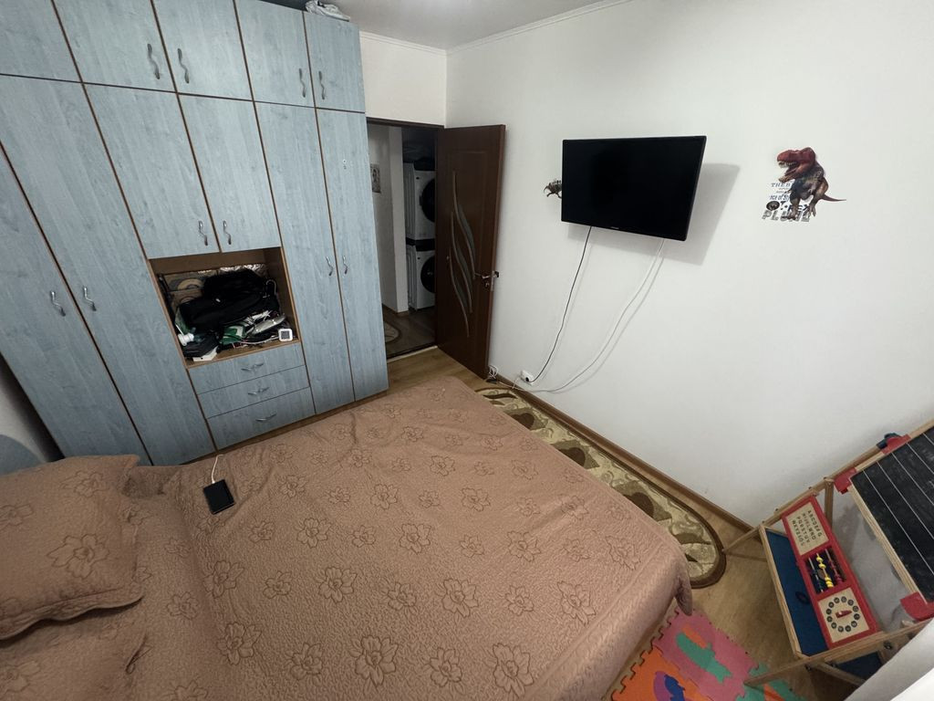 Apartament 3 camere zona Cet