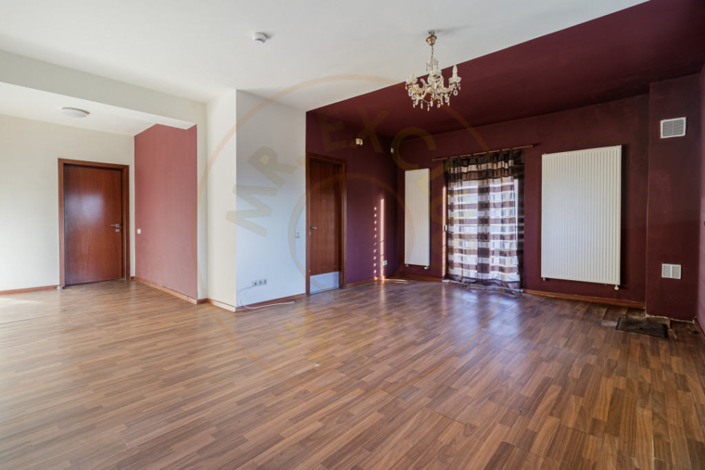 Apartament spațios în vilă – 217 mp utili, Tunari!