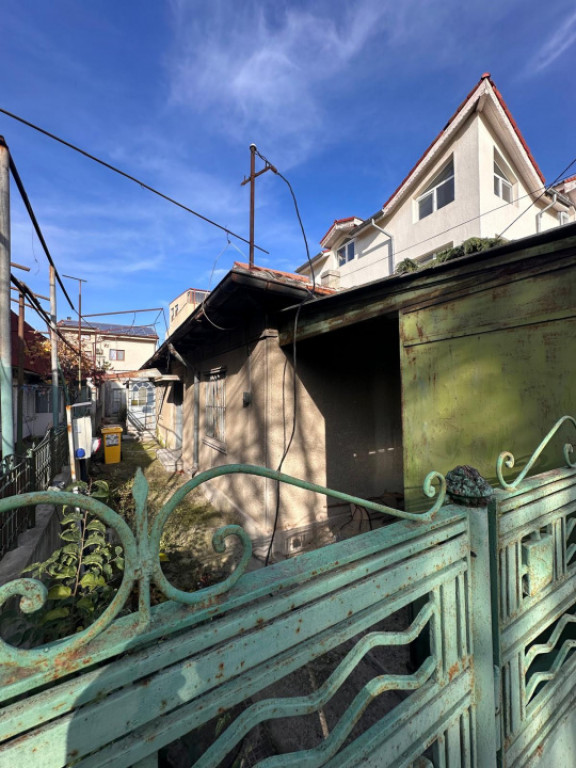 Vila deosebita la un pas de mare mobilata si utilata