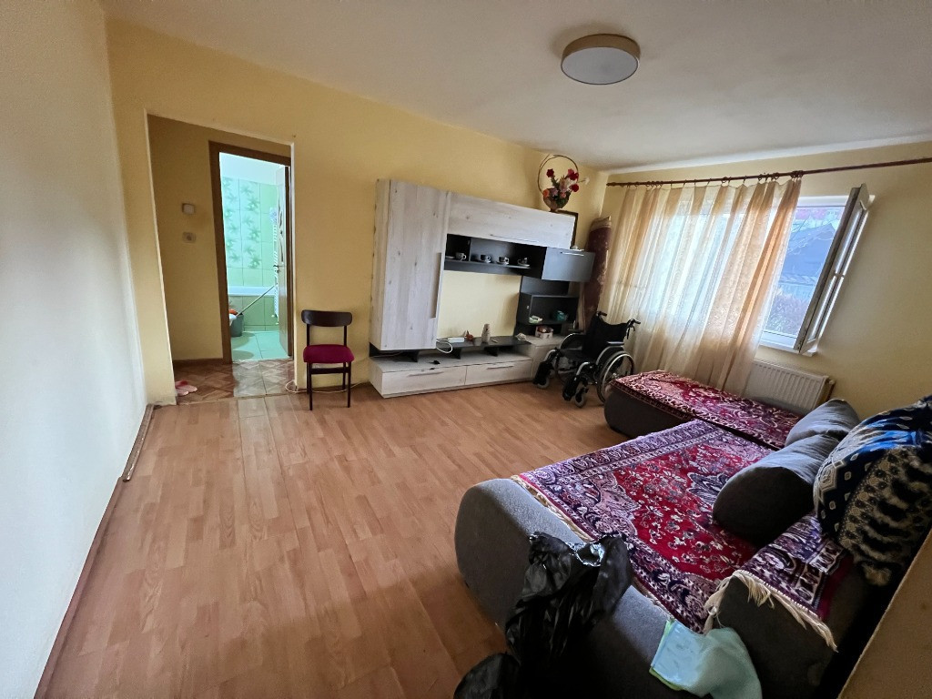 Apartament 2 camere semidecomandat,zona Calea Cisnadiei