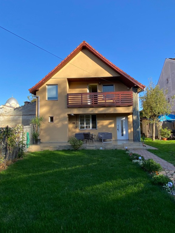 Casa ideala pentru familie cu copii si/sau antreprenori. Gherla, Cluj