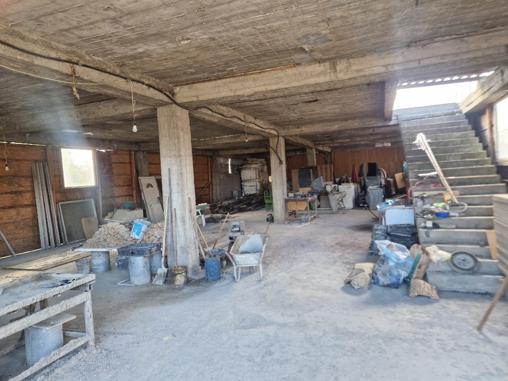 Inchiriez atelier hala 300m2 in arad, Gai. plus loc in fata mare