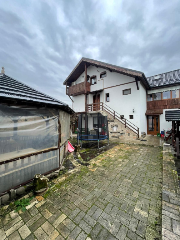 Pensiune P+1+M de vanzare, 396 mp, zona Orasul Vechi