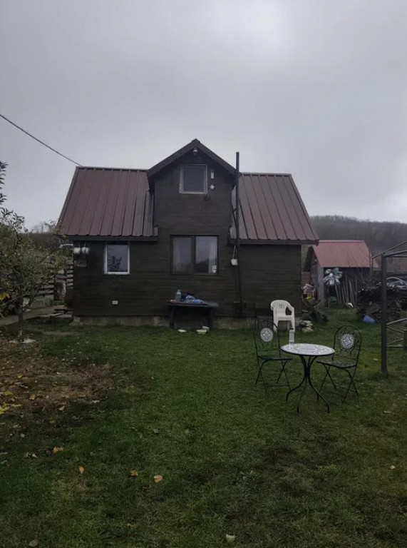 Casa de vara in Comuna Tomesti, sat Chicerea, 900mp teren imprejmuit