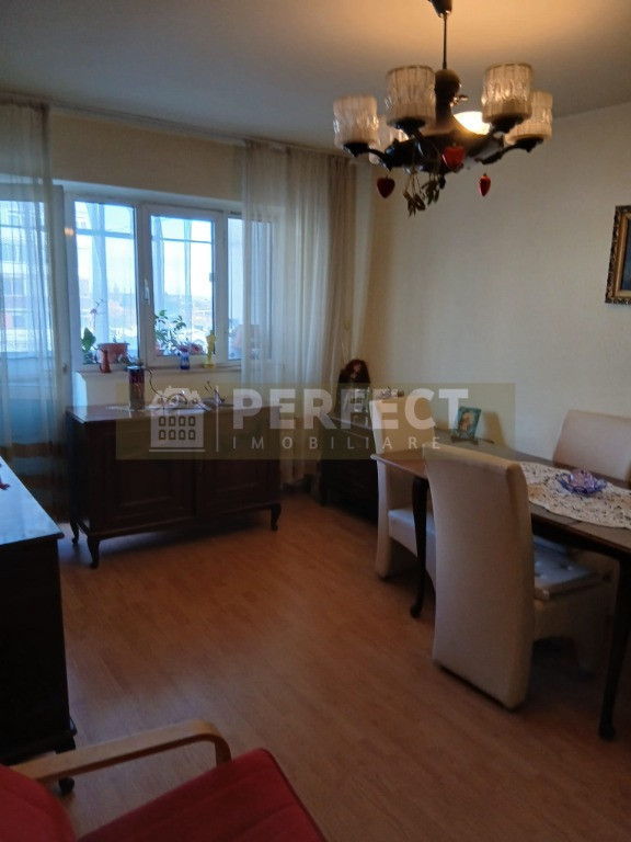 !!ocazie!!! AP.3 camere,2 bai,B-dul Bucuresti etaj 4/9 Pret 78000 eur