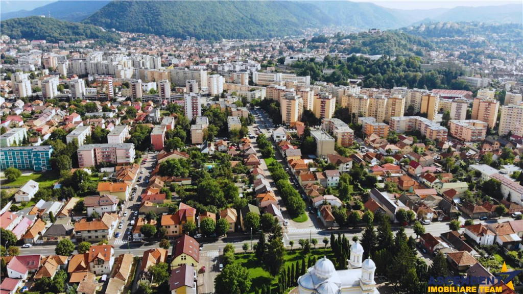 Decomandat, regim vila, spatii de depozitare, Tractorul, Bra