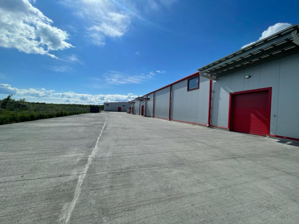 Hală industrială, situată în Târgu Jiu, str. Narciselor