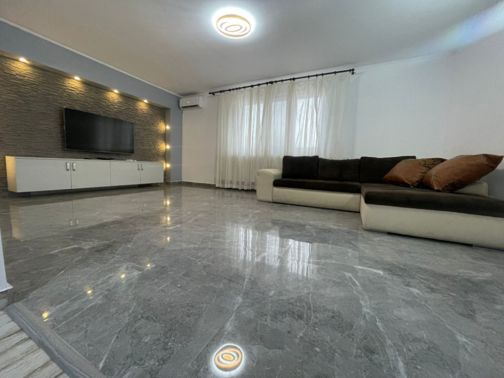 Casă situată în Târgu Jiu, strada Salcâmului