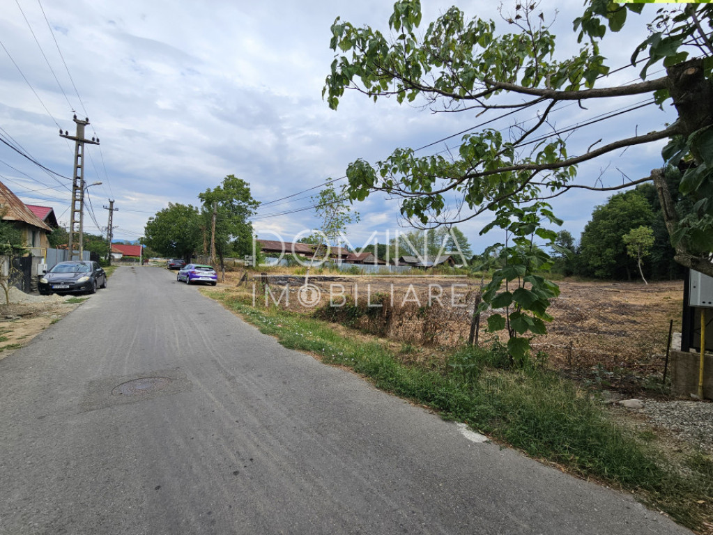 Vânzare teren intravilan situat în cartier Iezureni
